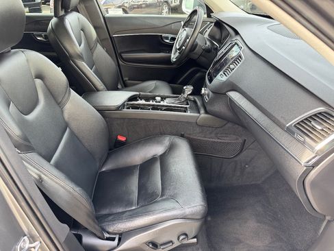 Used 2020 Volvo XC90 T5 Momentum w/ Protection Package Premier FWD image 19