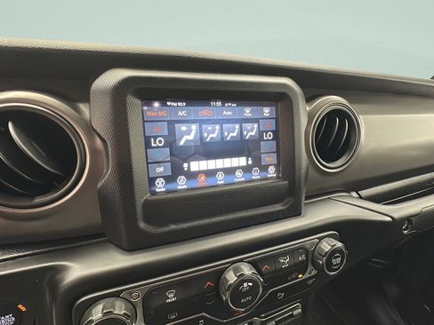 Used 2022 Jeep Gladiator Sport AWD/4WD image 16