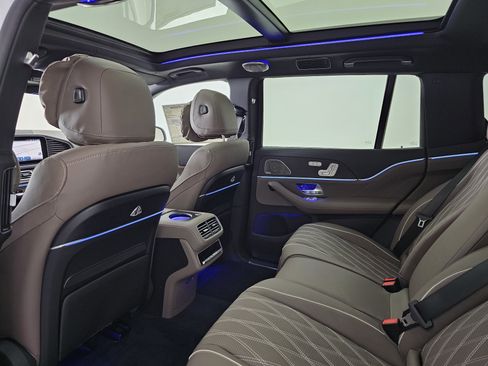New 2026 Mercedes-Benz Maybach GLS 600 4MATIC image 19
