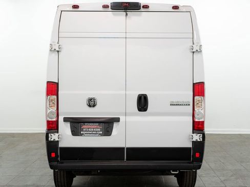 Used 2025 RAM ProMaster 2500 w/ Convenience Group FWD image 9