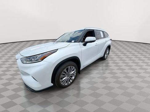 Used 2025 Toyota Highlander Platinum AWD/4WD image 4