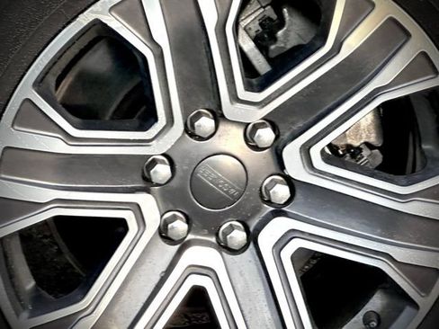 Used 2024 Jeep Wagoneer L Base w/ Premium Group I image 11