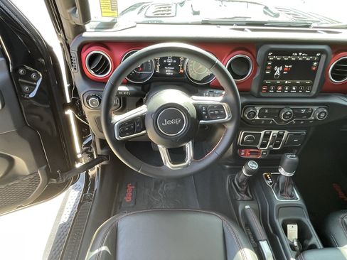 Used 2019 Jeep Wrangler Unlimited Rubicon AWD/4WD image 13