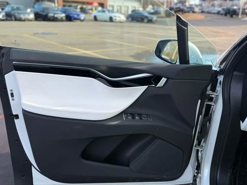 Used 2017 Tesla Model X 100D image 9