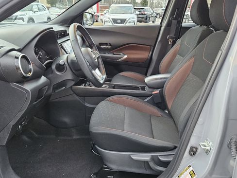 Used 2024 Nissan Kicks SR image 3