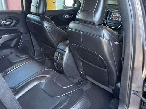 Used 2019 Jeep Cherokee Latitude Plus w/ Comfort/Convenience Group AWD/4WD image 16