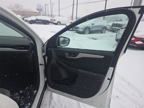 Certified 2022 Ford Escape SE w/ Cold Weather Package image 18