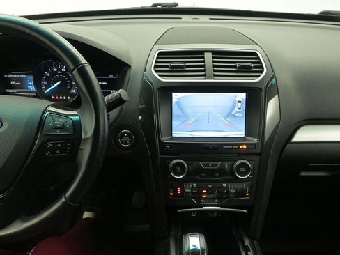 Used 2017 Ford Explorer XLT w/ Equipment Group 202A image 21