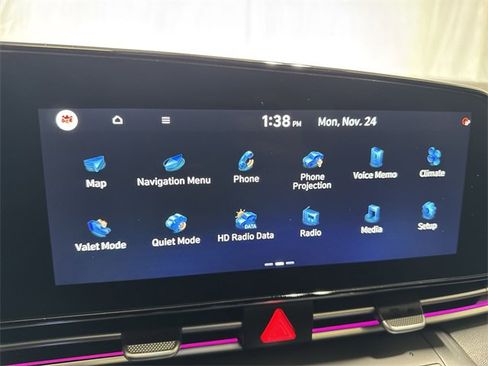 Used 2024 Hyundai Elantra Limited image 17