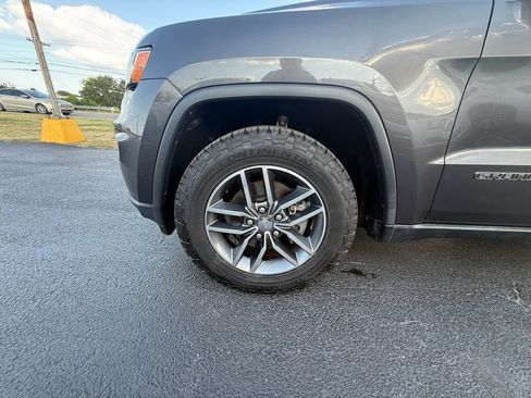 Used 2017 Jeep Grand Cherokee Limited AWD/4WD image 10