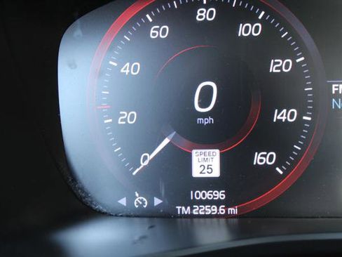 Used 2020 Volvo XC40 T5 Momentum w/ Protection Package image 20