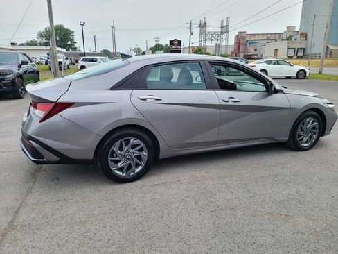 Used 2024 Hyundai Elantra SEL FWD image 6