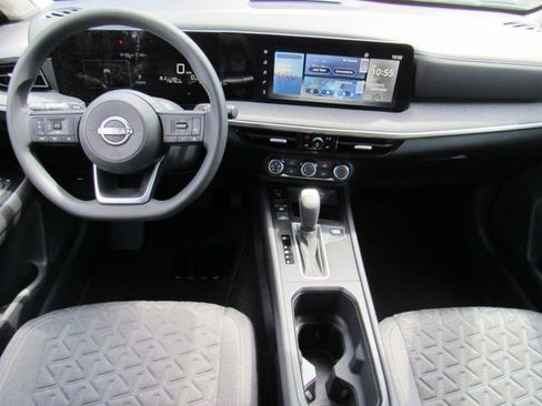 Certified 2025 Nissan Kicks SV FWD image 16