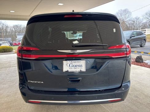 Used 2024 Chrysler Pacifica Touring-L image 9