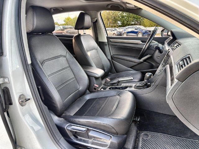 Used 2018 Volkswagen Passat 2.0T SE FWD image 24