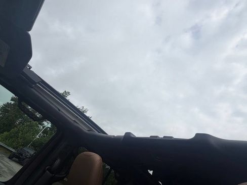 Used 2020 Jeep Wrangler Unlimited Sahara AWD/4WD image 33