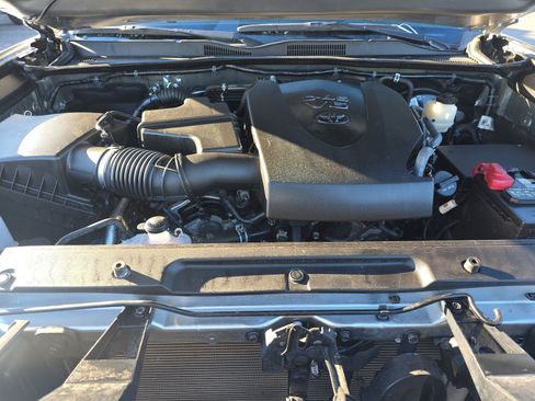 Used 2022 Toyota Tacoma SR image 13
