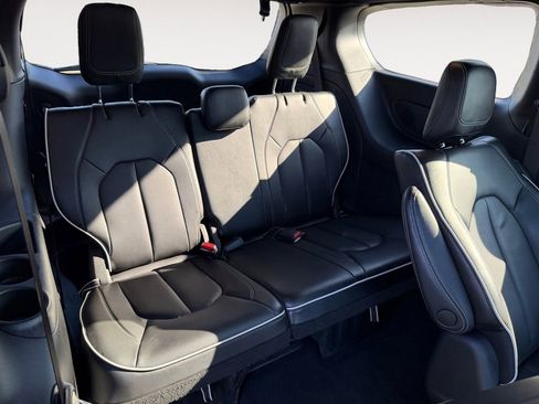 Used 2022 Chrysler Pacifica Limited w/ S Appearance Package image 30