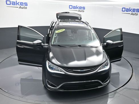 Used 2018 Chrysler Pacifica Limited w/ Advanced Safetytec Group image 59