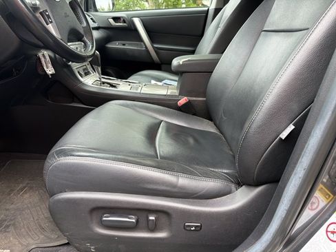 Used 2013 Toyota Highlander SE AWD/4WD image 11