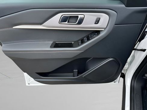 New 2026 Ford Explorer Active w/ Active Comfort Package image 13