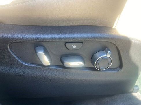 Certified 2025 Cadillac XT4 Premium Luxury image 18