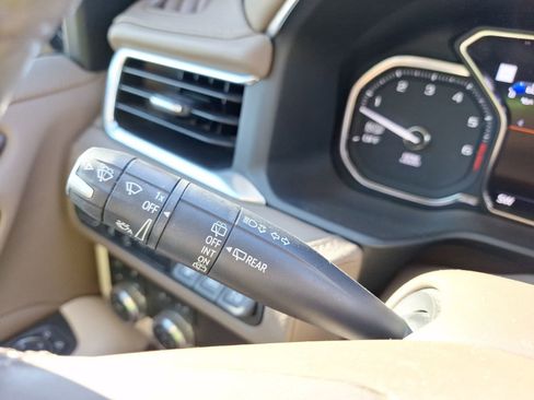 Used 2021 GMC Yukon Denali w/ Denali Premium Package image 25