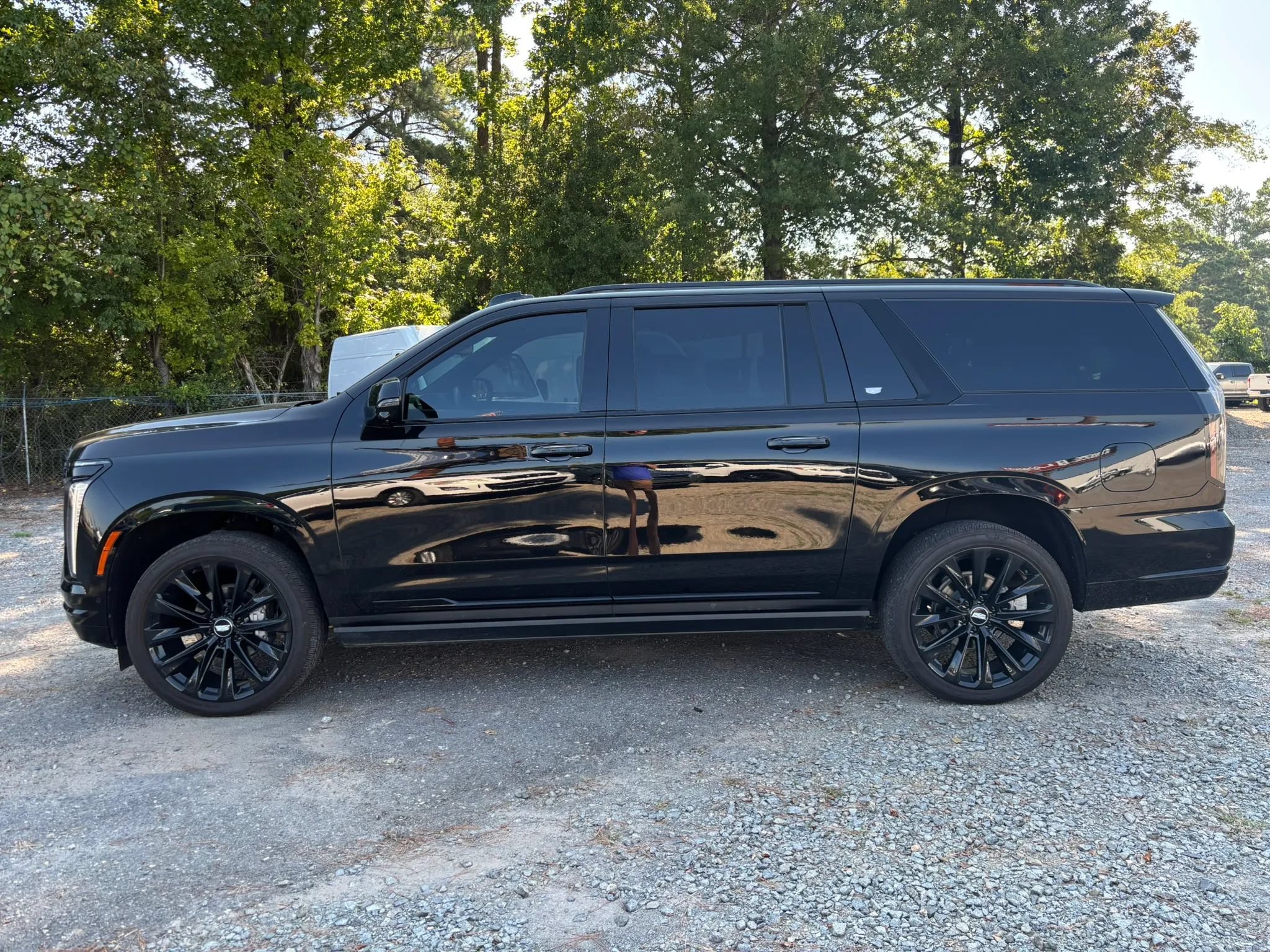 Used 2025 Cadillac Escalade ESV Sport AWD/4WD image 2