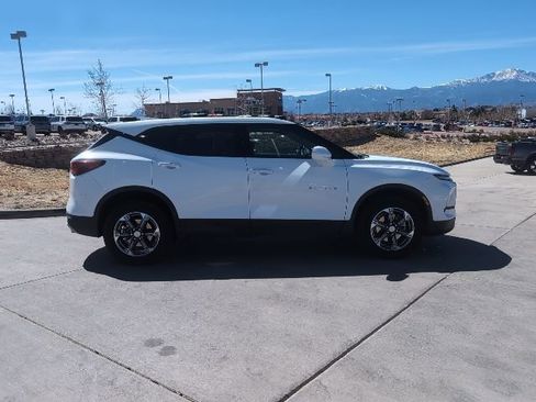 Used 2025 Chevrolet Blazer LT AWD/4WD image 9
