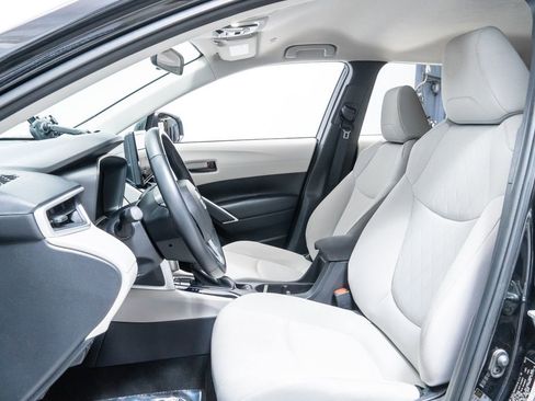 Used 2024 Toyota Corolla Cross LE image 5