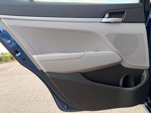Used 2020 Hyundai Elantra SE FWD image 24