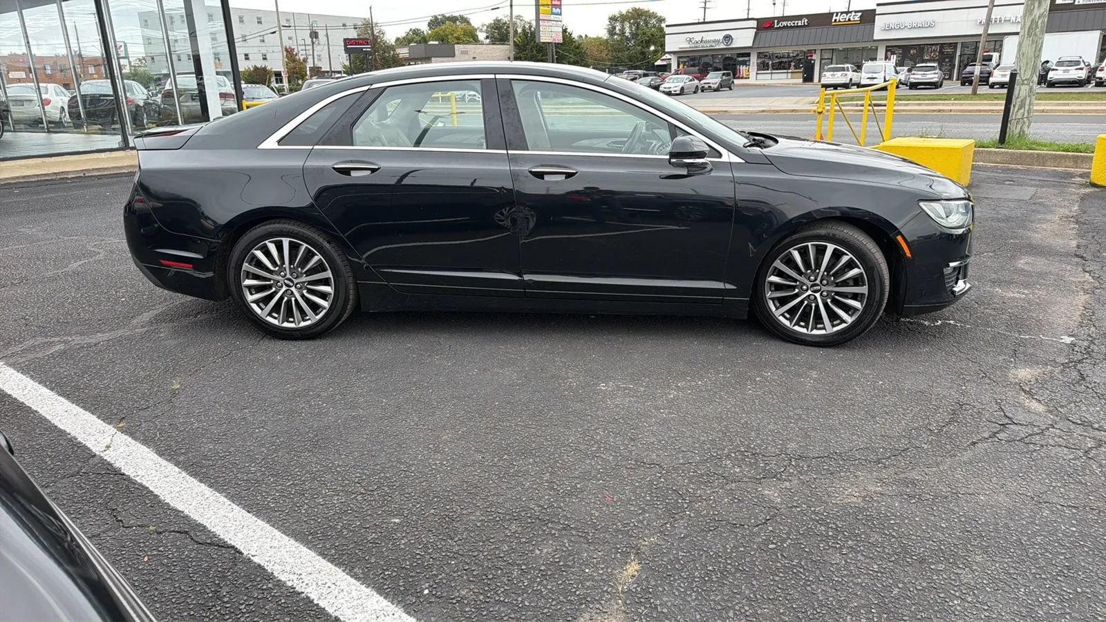 Used 2017 Lincoln MKZ Premiere FWD image 2