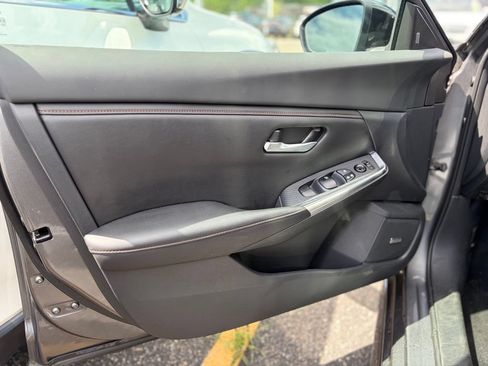Used 2023 Nissan Sentra SR w/ SR Premium Package FWD image 17