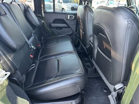 Used 2022 Jeep Wrangler Unlimited Sahara w/ Cold Weather Group image 17