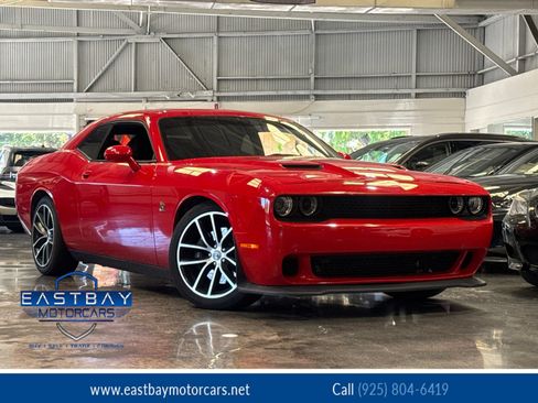 Used 2018 Dodge Challenger R/T Scat Pack RWD image 1