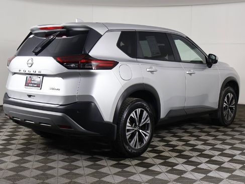 Used 2023 Nissan Rogue SV image 8
