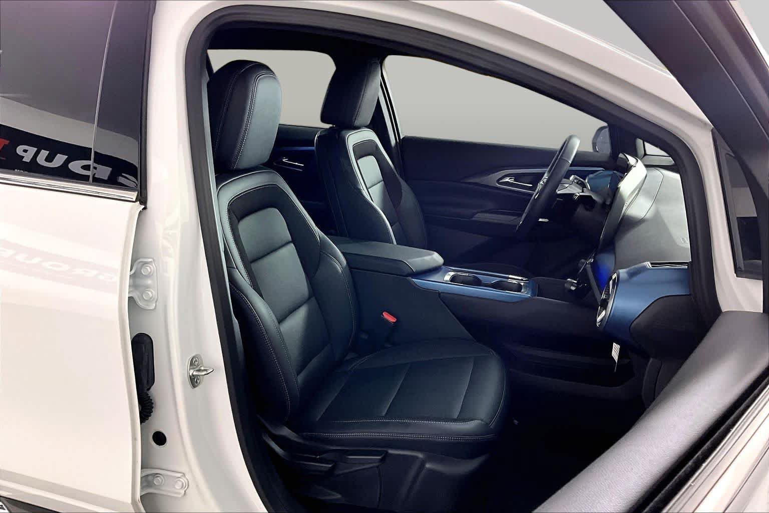 Used 2024 Chevrolet Equinox EV LT w/ LPO, Blackout Package FWD image 8