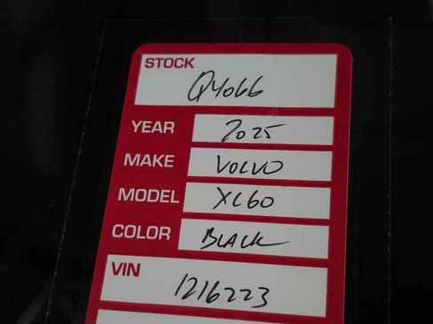 Certified 2025 Volvo XC60 B5 Core AWD/4WD image 36