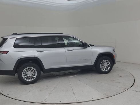 New 2025 Jeep Grand Cherokee L Laredo image 16