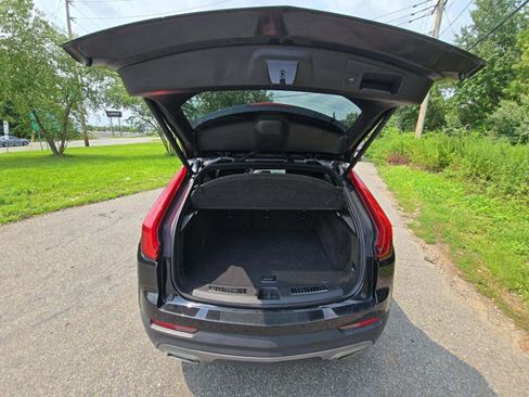 Used 2023 Cadillac XT4 Premium Luxury FWD image 12