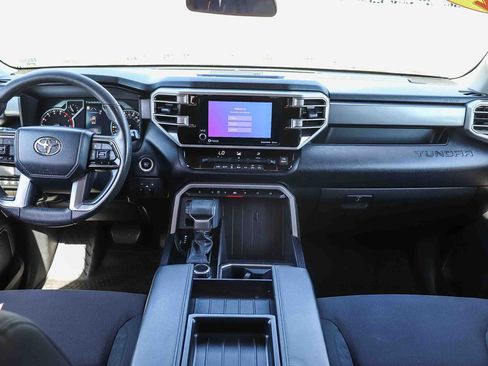 Used 2022 Toyota Tundra SR5 w/ SR5 Convenience Package AWD/4WD image 15