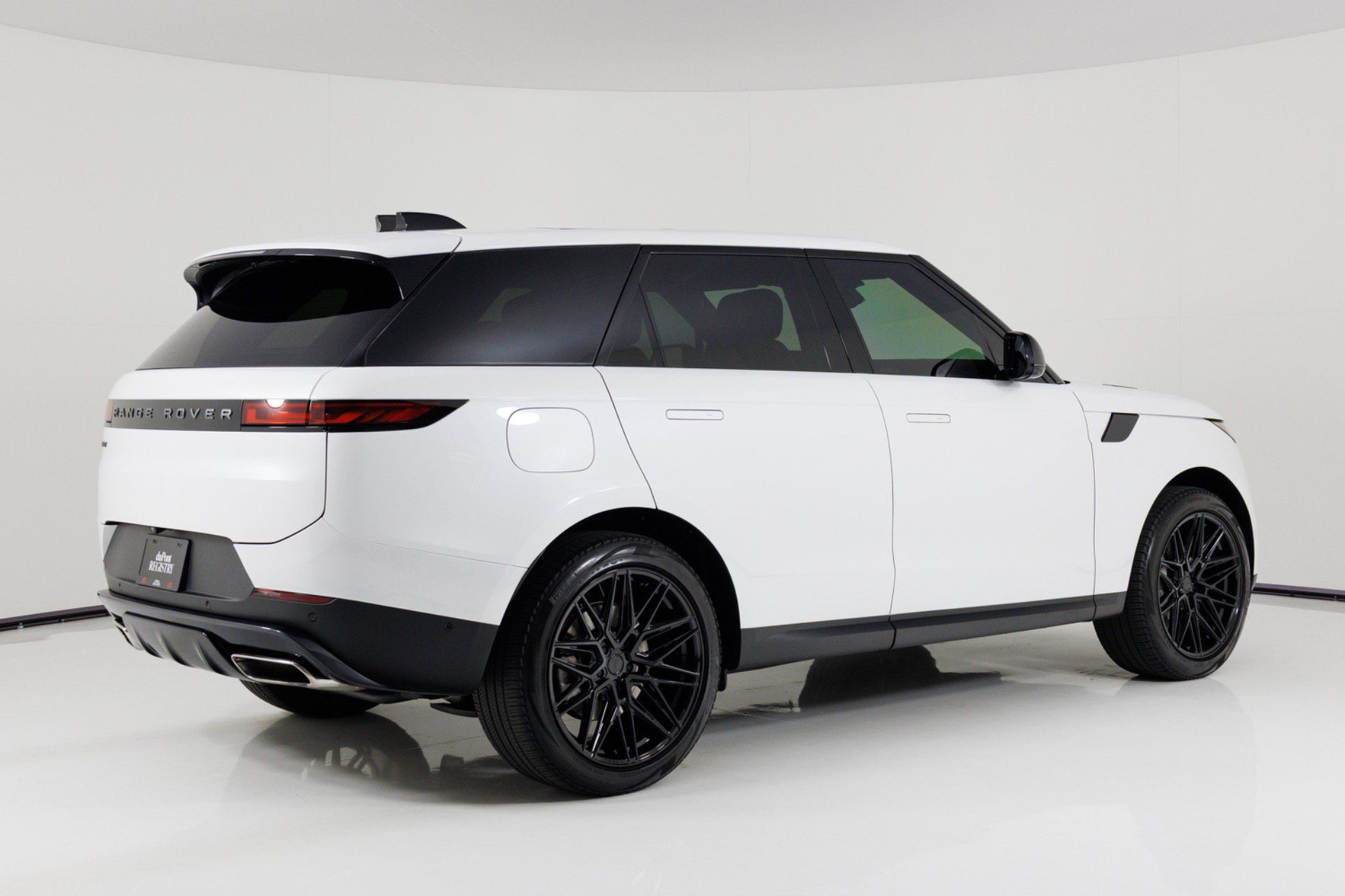 Used 2024 Land Rover Range Rover Sport SE AWD/4WD image 3