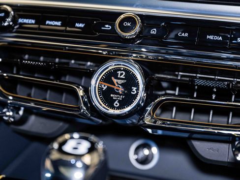 Used 2024 Bentley Flying Spur V8 image 39