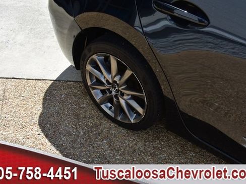 Used 2018 MAZDA MAZDA3 Touring FWD image 15