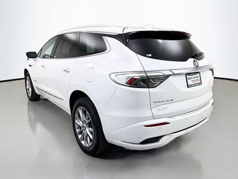 Used 2023 Buick Enclave Avenir image 5