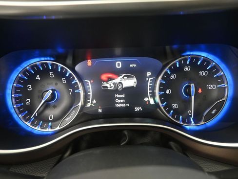 Used 2018 Chrysler Pacifica Touring-L Plus w/ Tire & Wheel Group image 36