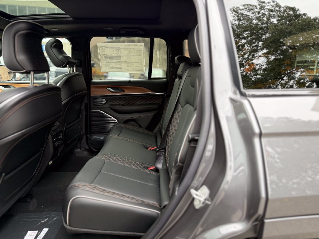 New 2026 Jeep Grand Cherokee Summit w/ Obsidian Package AWD/4WD image 21