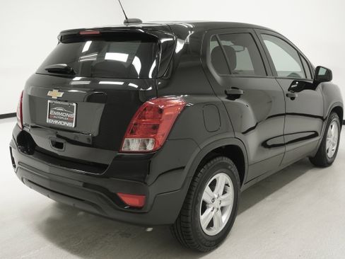Used 2022 Chevrolet Trax LS w/ Tint and Cruise Package FWD image 4