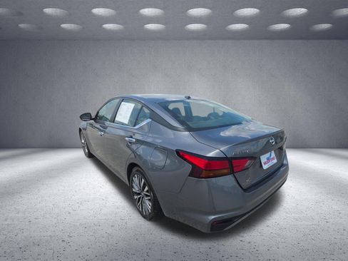 Used 2024 Nissan Altima 2.5 SV FWD image 5
