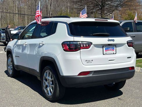 Used 2022 Jeep Compass Latitude image 3